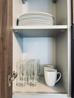 Refrigerador, microondas, horno y lavavajillas 