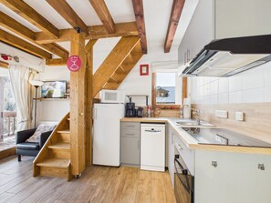 Kylskåp, mikrovågsugn och diskmaskin