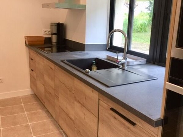 Kühlschrank, Mikrowelle, Ofen, Geschirrspüler