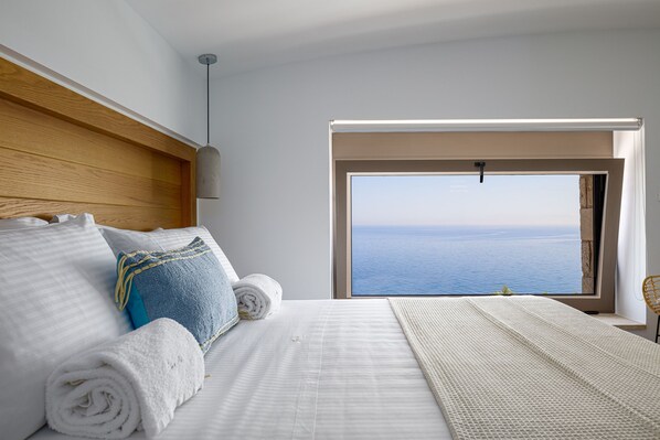 4 bedrooms, iron/ironing board, travel crib, free WiFi