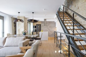 Smart-TV, Kamin, Tischfußball, Tischtennisplatte