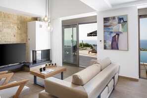 Smart TV, fireplace, table football, ping pong