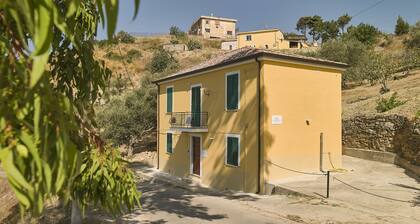 Villa confortevole, immersa tra il verde e le colline di Perdifumo