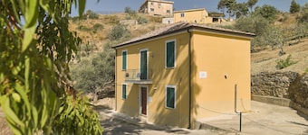 Villa confortevole, immersa tra il verde e le colline di Perdifumo