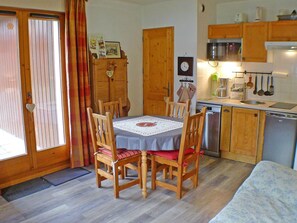 Interior - Cozy apartment for 2-4 with terrace and parking (Samoëns)