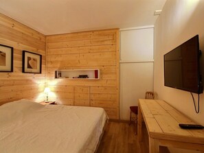 3 bedrooms - Large renovated duplex for 9 centrally located, great view (La Plagne)