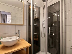 Bathroom - Large renovated duplex for 9 centrally located, great view (La Plagne)