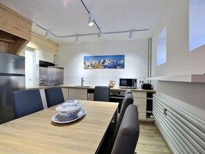 Dining - Large renovated duplex for 9 centrally located, great view (La Plagne)