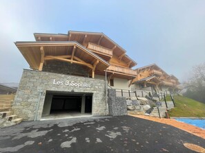 المنشأة من الخارج