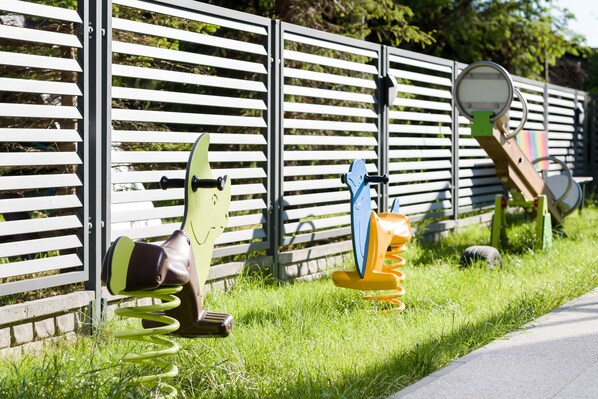 Children’s play area – outdoor