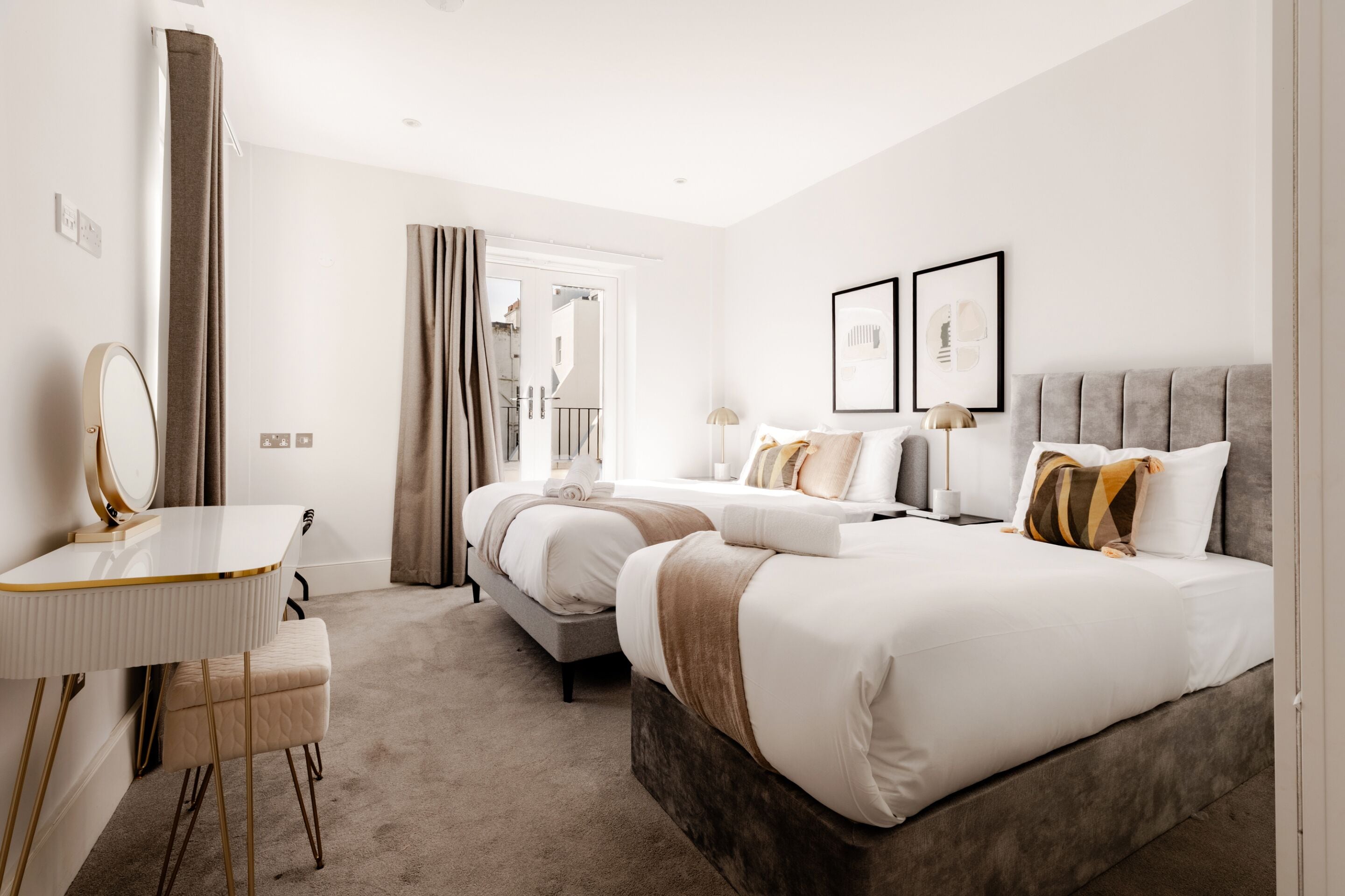 Logan Suite - QP13 | Kostenloses WLAN, Bettwäsche