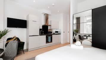 Estúdio luxo, banheiro privativo, vista para a cidade | 1 quarto, Wi-Fi de cortesia, roupa de cama