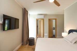 3 bedrooms, iron/ironing board, free WiFi, bed sheets - Luxury villa with pool in the countryside, Noto, Sicily (Noto)