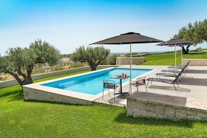 Pool - Luxury villa with pool in the countryside, Noto, Sicily (Noto)