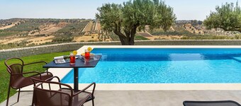 Luxury villa with pool in the countryside, Noto, Sicily
