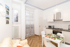 Interior - Spacious and very comfortable apartment perfect for 4 guests is located in the Crocetta district and has everything you need for a magnificent stay. We are a few minutes walk from Porta Nuova and the historic center, Nearby there is tram 4 which crosses  (Torino)