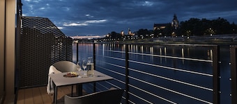 New Port Hotel