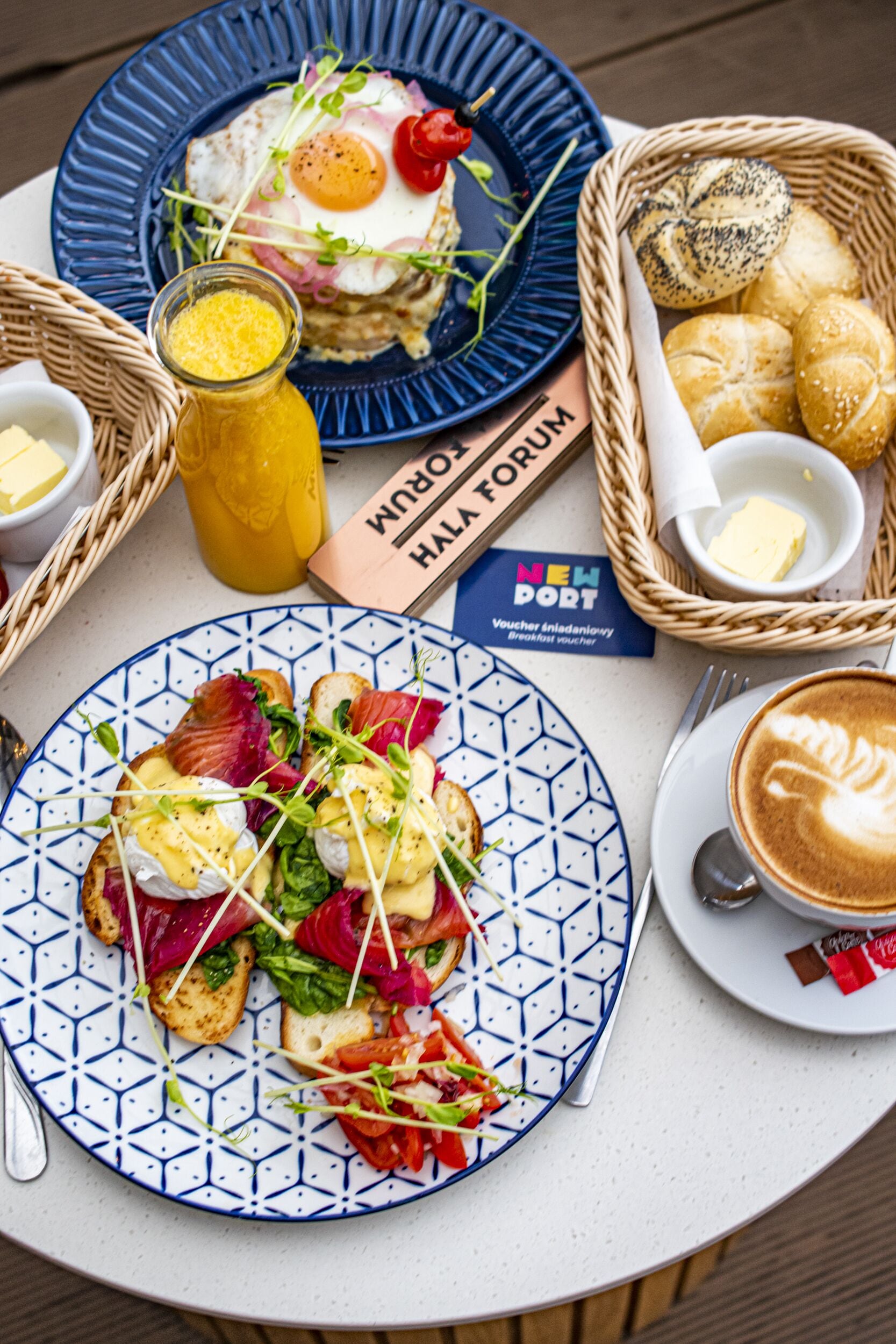 daily continental breakfast (pln 60 per person)