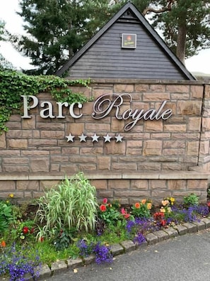 Exterior - Beautiful 2 Bedroom Lodge With Stunning Views (Pitlochry)