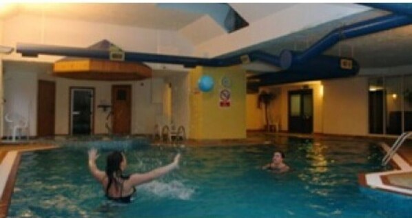 Cabana, várias camas | Piscina