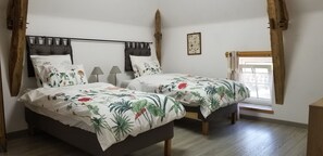 5 bedrooms, desk, iron/ironing board, free WiFi