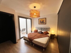 3 bedrooms, desk, iron/ironing board, free WiFi