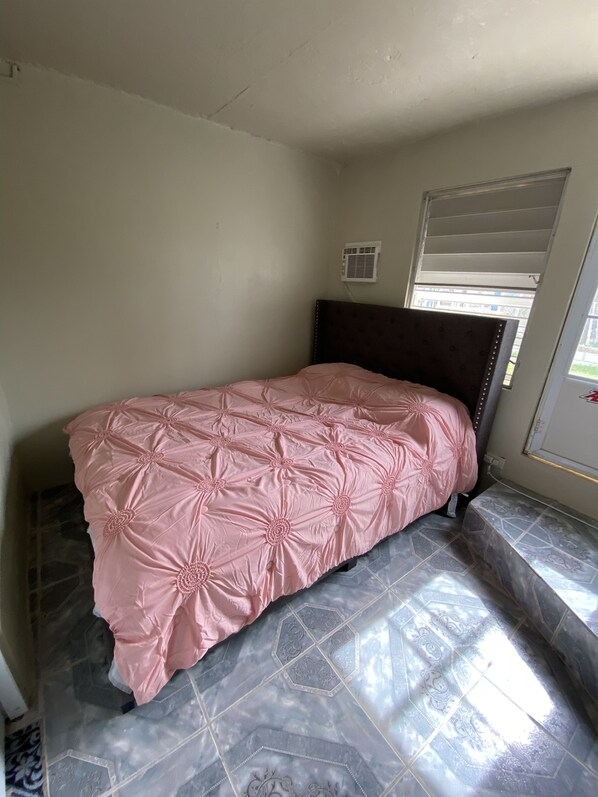 1 bedroom, internet, bed sheets