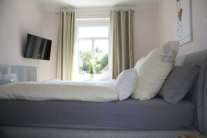 Deluxe Condo | Individually decorated, blackout drapes, iron/ironing board, free WiFi - Ferienwohnung 1.OG.Rechts (Quedlinburg)