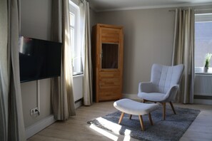 Deluxe Condo | Living area | Flat-screen TV - Ferienwohnung 1.OG.Rechts (Quedlinburg)