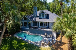 A house with a swimming pool, a covered patio, and a fenced deck. - 10 Heath - Breathtaking Fazio Golf Course Views (Hilton Head Island)