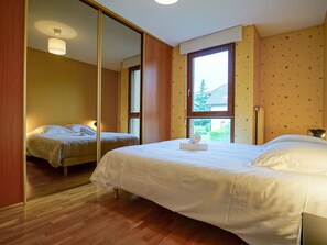 1 bedroom, WiFi, bed sheets - Le Bleu du Lac - 150m from the lake - terrace & parking in Sevrier (Sévrier)