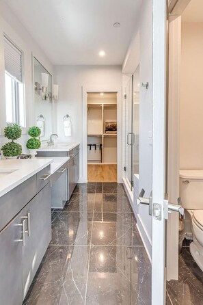 Duschwanne, Haartrockner