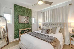 4 bedrooms, desk, iron/ironing board, travel cot - Honky Tonk Game Room with Rooftop Deck! (Nashville)