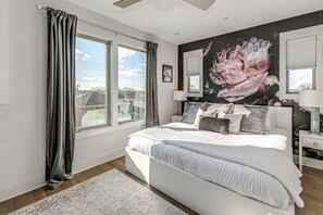 4 bedrooms, desk, iron/ironing board, travel crib - Honky Tonk Game Room with Rooftop Deck! (Nashville)