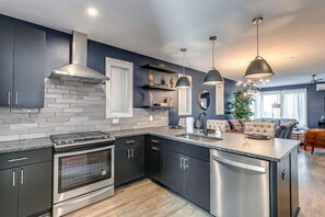 Fridge, microwave, oven, stovetop - Honky Tonk Game Room with Rooftop Deck! (Nashville)