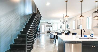 First Down, Last Call • Sleeps 22• 1 Mi to Nissan!