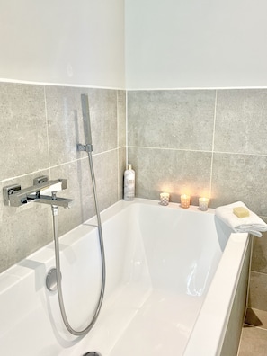 Apartment, Private Bathroom (Twelve ) | Bathroom - Apartment Twelve (Shrewsbury)