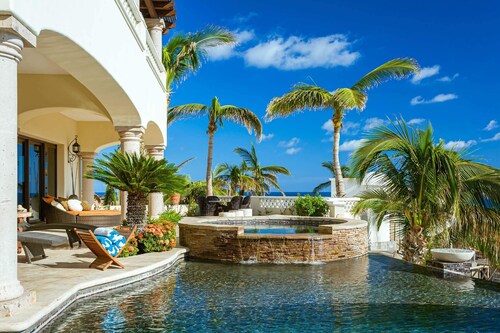 Stunning 5BR Villa Sandcastle includes Jacuzzi , Heated Pool, & Gourmet Kitchen + More!