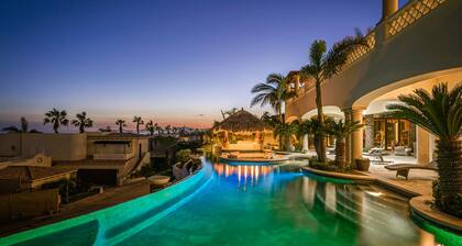 Stunning 5BR Villa Sandcastle includes Jacuzzi , Heated Pool, & Gourmet Kitchen + More!