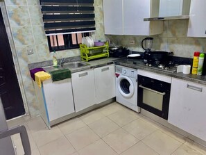 Kühlschrank, Mikrowelle, Geschirrspüler, Toaster