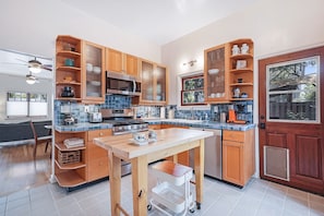 Cookware/dishes/utensils - Venice Beach Cottage with incredible outdoor space!! (Venice)