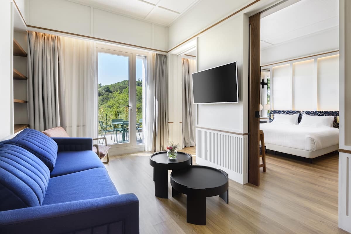 suite (with garden) | 1 bedroom, in-room safe, desk, blackout curtains