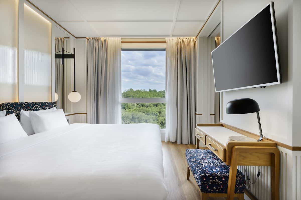 suite | 1 bedroom, in-room safe, desk, blackout curtains