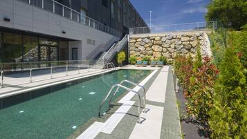 Sæsonbestemt udendørs pool