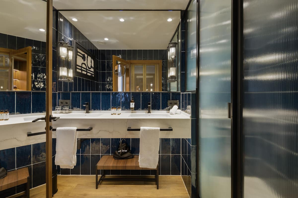 suite | 1 bedroom, in-room safe, desk, blackout curtains