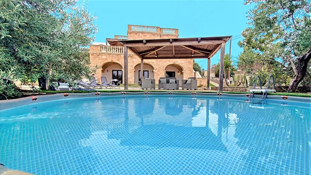 A swimming pool with lounge chairs and a covered seating area. - 3-apt house with private pool, 250m from beach (Torre Vado)