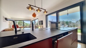 Fridge, oven, dishwasher, coffee/tea maker