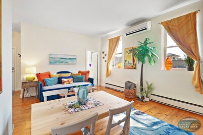 Downtown Lake Geneva Cali Suite Walk to Beach Dining Shops Parking