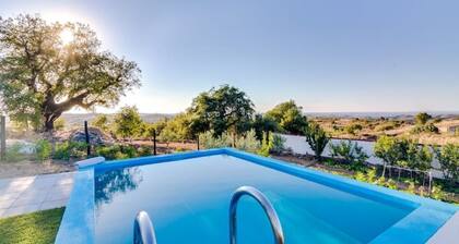 CorchoCountryHouse-Rural Pool NetFlix BBQ!