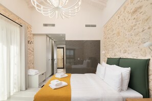 3 chambres, coffres-forts dans les chambres, fer et planche à repasser